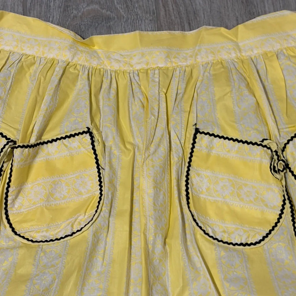 Women's Vintage Yellow/White Striped Hostess Waist Apron - Picture 6 of 8